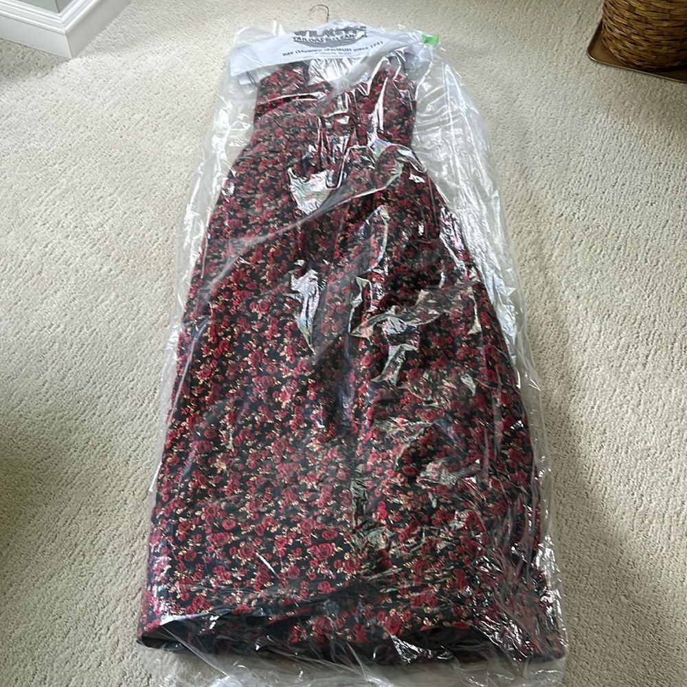 Alice + Olivia Floral Brocade Gown - Picture 16 of 16